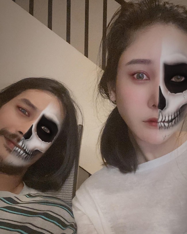 Beberapa bulan setelah Bird mendekatinya, akhirnya Tangmo membuka hatinya untuk pria tersebut. Mulai berpacaran, Bird pun sering kali mengunggah potret Tangmo di Instagram-nya tapi tidak di-tag karena merasa malu dan tidak ingin mengambil keuntungan dari populartas Tangmo. Setelah kekasihnya itu meninggal, baru lah Bird men-tag Instagram Tangmo di postingannya.Foto: Instagram @stonerbkk