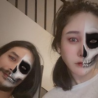 Beberapa bulan setelah Bird mendekatinya, akhirnya Tangmo membuka hatinya untuk pria tersebut. Mulai berpacaran, Bird pun sering kali mengunggah potret Tangmo di Instagram-nya tapi tidak di-tag karena merasa malu dan tidak ingin mengambil keuntungan dari populartas Tangmo. Setelah kekasihnya itu meninggal, baru lah Bird men-tag Instagram Tangmo di postingannya.Foto: Instagram @stonerbkk