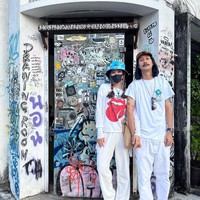 Dikatakan jika Bird dan Tangmo Nida bertemu 10 tahun lalu. Sejak awal pemilik bisnis fashion tersebut sudah menyukai Tangmo ketika pertama kali bertemu di sebuah toko. Karena hanya orang biasa, ia awalnya tidak berani mendekati lebih lanjut tapi hanya bisa menyapa. Foto: Instagram @stonerbkk