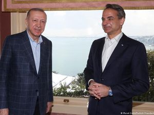 Turki-Yunani Bahas Perang Ukraina, Sepakat Tingkatkan Kerja Sama