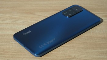 Redmi Note 11 dirancang kekinian. HP ini mengusung frame flat namun tetap mempertahankan 2,5D bagian belakang. Foto: detikINET/Anggoro Suryo Jati