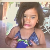 Zahwa saat kecil terlihat begitu menggemaskan dengan rambut pendek ikalnya. Ditambah dengan ekspresi wajahnya yang lucu, foto masa kecil Zahwa ini berhasil curi atensi. Foto: Instagram