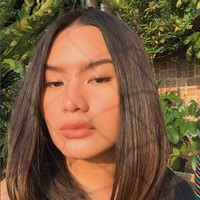 Dengan gaya rambut lurus dan makeup natural seperti ini penampilan Zahwa jadi terlihat semakin dewasa. Gayanya pun jadi makin stylish dan keren. Foto: Instagram