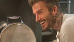 10 Gaya Keren David Beckham Saat Masak Bareng Chef hingga Harper Beckham!