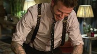 Di foto ini, David Beckham menandai akun Gordon Ramsay. Ia mengatakan bahwa kalkun panggang yang diirisnya amat enak. Duh, jadi ngiler!