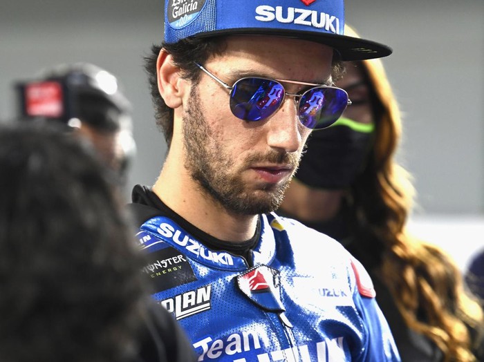 Alex Rins DOHA, QATAR - MARCH 06: Alex Rins of Spain and Team Suzuki ECSTAR prepares to start on the grid during the MotoGP race during the MotoGP of Qatar - Race at Losail Circuit on March 06, 2022 in Doha, Qatar. (Photo by Mirco Lazzari gp/Getty Images,)