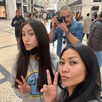 Punya penampilan yang mirip dengan anggun, sama-sama memiliki rambut hitam yang panjang, wajah Kirana seperti Anggun versi bule. Bagaimana menurutmu? Foto: Instagram/@anggun_cipta