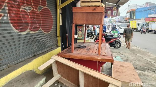 Angkringan di Depok dirusak OTK bawa parang (Dwi Rahmawati/detikcom)