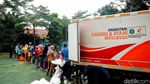 Warga Antusias Ikuti Pembagian Sembako Bersubsidi