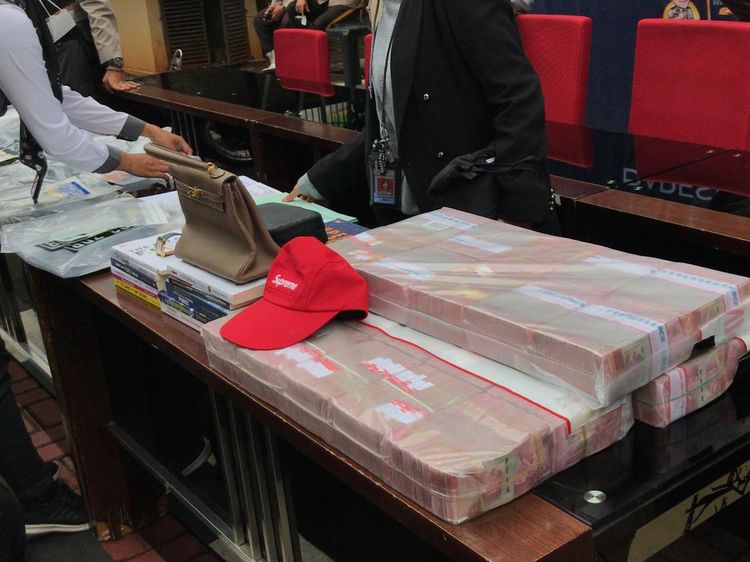 Duit Gepokan Doni Salmanan Dipamerkan