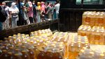 Warga Terus Berdesakan Demi Minyak Goreng Murah di Berbagai Daerah