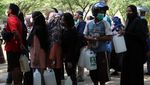 Warga Terus Berdesakan Demi Minyak Goreng Murah di Berbagai Daerah
