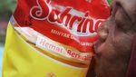 Warga Terus Berdesakan Demi Minyak Goreng Murah di Berbagai Daerah