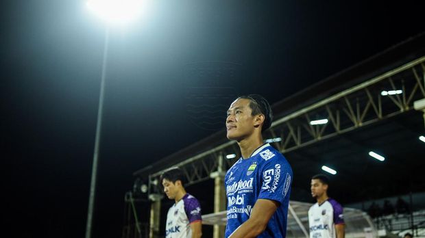 Bek Persib Henhen Herdiana.