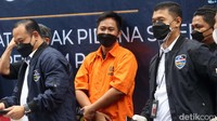 Menurut polisi, Doni tidak bermain di Quotex, Doni hanya mencari keuntungan dari orang-orang yang bergabung di Quotex.
