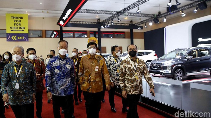 Digelar di JCC, Menperin Agus Gumiwang Buka Jakarta Auto Week 2022 Jakarta Auto Week (JAW) 2022 digelar pada 12-20 Maret 2022. Menperin Agus Gumiwang Kartasasmita turut hadir untuk membuka acara tersebut.