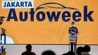 Menteri Perindustrian Agus Gumiwang Kartasasmita membuka pameran otomotif Jakarta Auto Week 2022 di JCC, Jakarta, Selasa (15/3/2022).