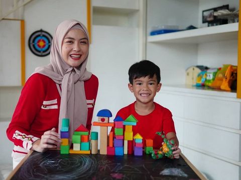 Foto Revalina bersama Rihga.