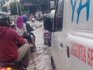 Genangan di Jalan Tanjung Barat Jaksel Arah Depok Surut