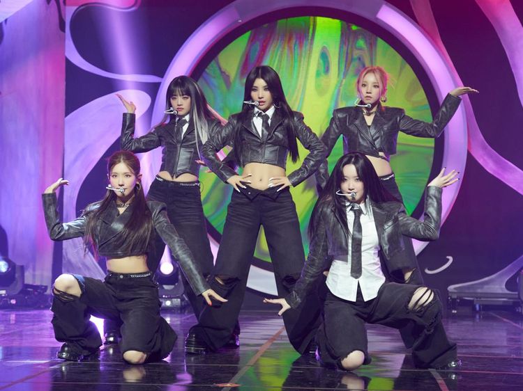 Potret Penampilan Perdana (G)I-DLE Bawakan Tomboy