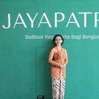 Baru-baru ini Gusti Kanjeng Ratu (GKR) Bendara buka suara soal masalah foto berbayar di Tamansari Keraton Jogja yang viral. Ia meminta maaf setelah seorang pengunjung diminta membayar Rp 250 ribu karena menggunakan kamera profesional. Namun ia menjelaskan bahwa memang ada aturan soal sesi foto yang memang berbiaya jika menggunakan kamera sejenis DSLR. Foto: Instagram @gkrbendara