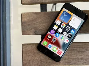 Meski Desainnya Jadul, iPhone SE 2022 Diprediksi Laris Manis