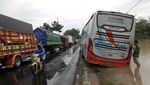 Banjir di Jalur Selatan Jawa Tengah, Bus dan Truk Terperosok