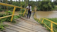 Dalam peristiwa putusnya jembatan gantung tersebut pada Senin (14/3/2022) yang sempat viral di media sosial akibat kelebihan muatan tersebut, 10 orang warga mengalami luka-luka dan sudah lakukan perawatan di rumah sakit terdekat.