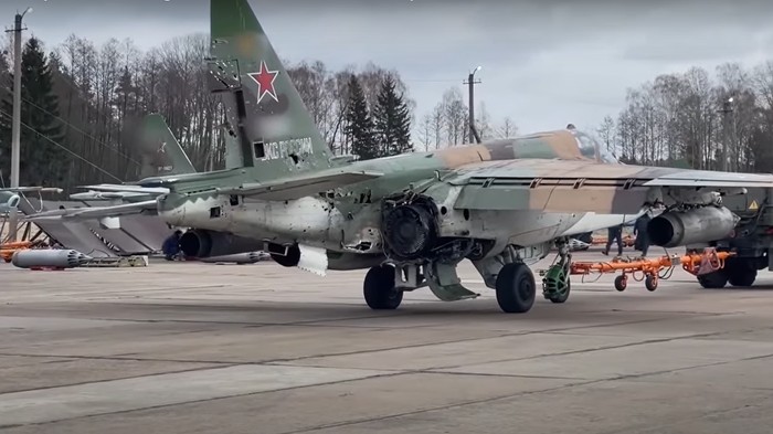 Jet tempur Rusia Sukhoi Su-25 yang berhasil menyelamatkan diri usai dihantam rudal panggul Ukraina