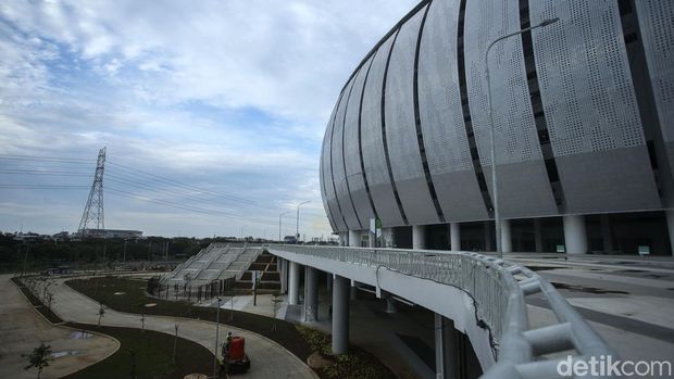 PT Jakarta Propertindo (JakPro) mengungkap progres pembangunan Jakarta International Stadium (JIS). Pembangunan stadion tersebut telah mencapai 98%.