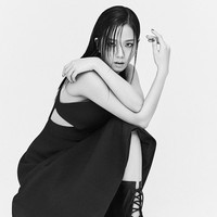 “NENG, CANTIKNYA KELEWATAN 😍” “Cantik banget mbak,” “Jisoo, kalau gini aku nyerah... unnie sangat cantik,” “Cantik banget ayang kami😍” komentar sejumlah penggemar. Foto: dok. Vogue Korea