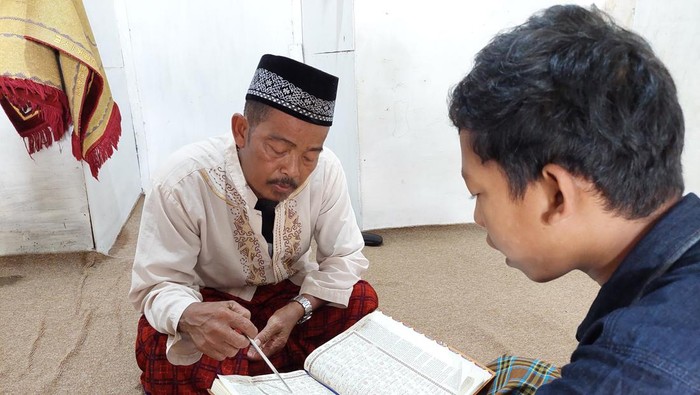 Kebaikan 1.000 Bulan: Mari Bantu Guru Ngaji Anak Pemulung di Bantar Gebang