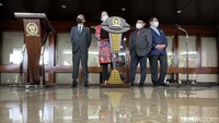Sebagai informasi, KPU telah merevisi usulan anggaran penyelenggaraan Pemilu 2024. Jika sebelumnya KPU mengusulkan anggaran Pemilu 2024 sebesar Rp 86 triliun, hasil rasionalisasi menyebut angka Rp 76,6 triliun sebagai usulan akhir KPU.