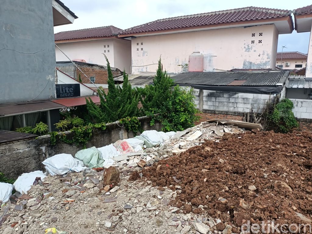 Kondisi banjir dan got mampet biang keroknya, di Pondok Bambu, Duren Sawit, Jakarta Timur, 15 Maret 2022, pagi. (Karin Nur Secha/detikcom)