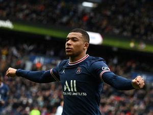 Pujian dari Fans Tak Akan Bikin Mbappe Bertahan di PSG