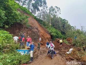 Tebing Setinggi 25 Meter Longsor, Akses Jalur Wisata Bromo Sempat Tertutup Total