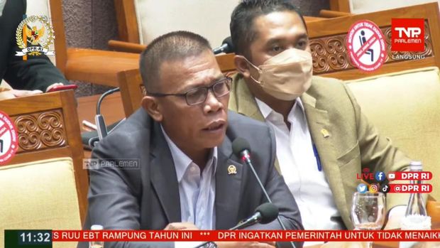 Masinton Pasaribu saat interupsi rapat paripurna DPR
