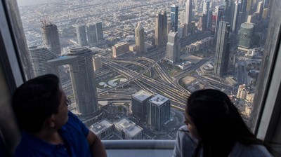 Menikmati Kota Dubai dari Burj Khalifa