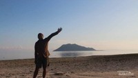 Pasir dan pulau pulai kecil terdekat