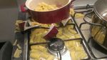 10 Momen Kocak saat Masak Pasta Ini Bikin Ngakak