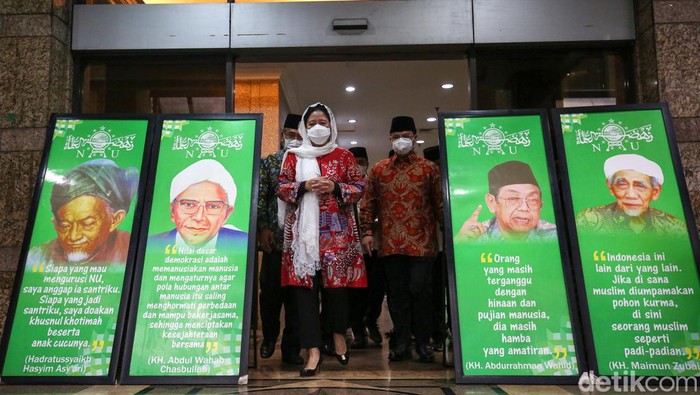 Momen Puan Maharani Sambangi PBNU Ketua DPR RI Puan Maharani mendatangi kantor Pengurus Besar Nahdlatul Ulama (PBNU). Politikus PDIP itu mengaku datang untuk memperat kerjasama dan silaturahmi.