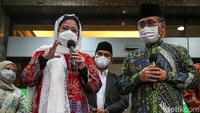 Puan juga mengaku mendatangi kantor PBNU karena ingin meneruskan jejak sang kakek, Presiden Soekarno yang mempunyai kedekatan dengan para tokoh NU. Insyaallah ini menjadi tugas saya untuk melanjutkan silaturahmi keluarga besar Bung Karno dengan PBNU, ucapnya.