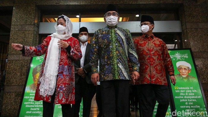 Momen Puan Maharani Sambangi PBNU Ketua DPR RI Puan Maharani mendatangi kantor Pengurus Besar Nahdlatul Ulama (PBNU). Politikus PDIP itu mengaku datang untuk memperat kerjasama dan silaturahmi.