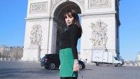 Tak lupa Nadia Christina juga berfoto di Arc de Triomphe. (Foto: dok. Instagram @__nadiachristina) 