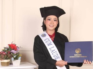 Anak Sopir Bus Raih Cum Laude di UNY, Sempat Jualan Nasi Goreng