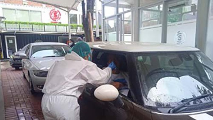 Meski pemerintah menghapus syarat PCR maupun antigenbagi bagi perjalanan domestik. Warga diminta tetap melakukan 3M dan 3 T (Testing, Tracing, Treatment).