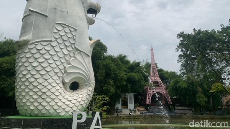 Patung Merlion di Leuleutikan Park Karawang Patung Merlion di Leuleutikan Park Karawang