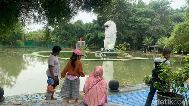 Patung Merlion di Leuleutikan Park Karawang