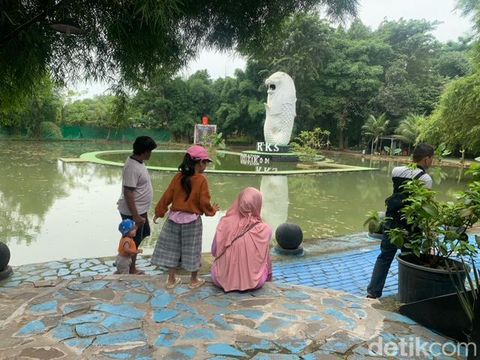 Patung Merlion di Leuleutikan Park Karawang