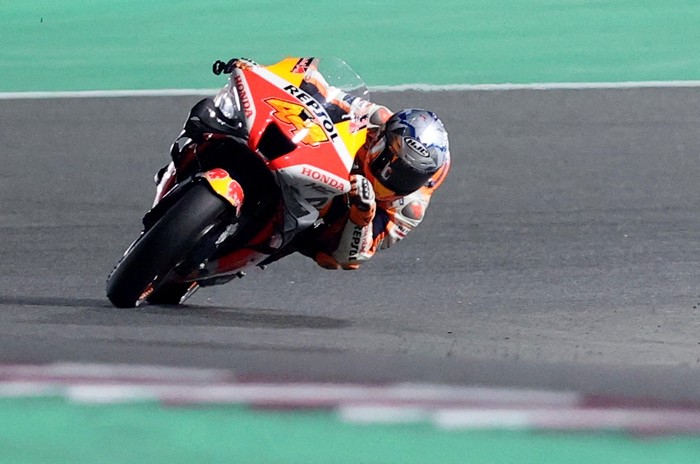 MotoGP - Qatar Grand Prix - Losail International Circuit, Lusail, Qatar - March 6, 2022 Repsol Honda Teams Pol Espargaro in action during the race REUTERS/Ibraheem Al Omari